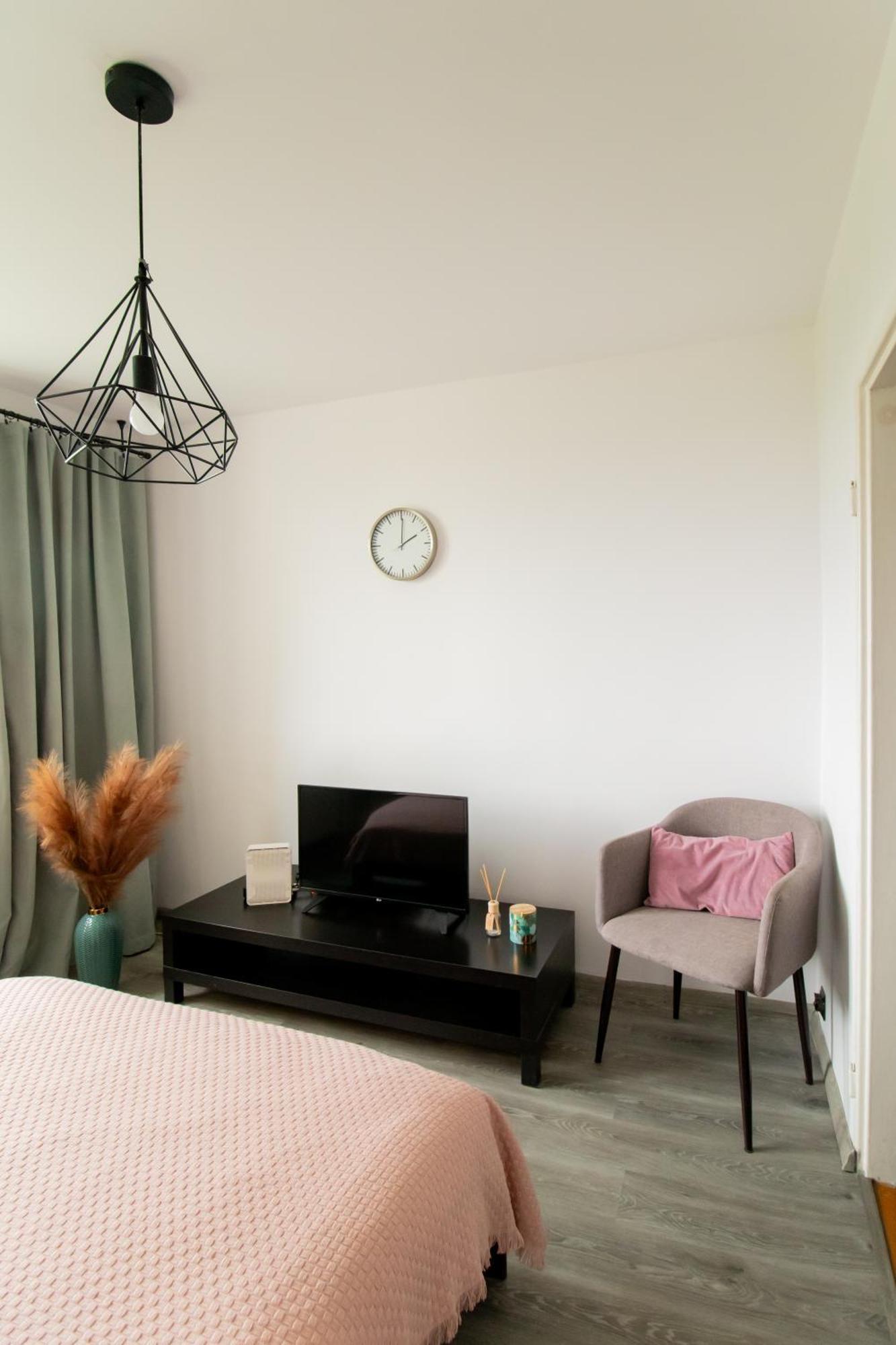 Piotrapartments - Daleka Cozy Train&Airport Apartment Warsaw Ngoại thất bức ảnh